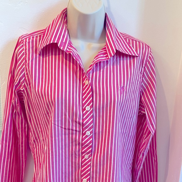 Lilly Pulitzer Tops - Lilly Pulitzer 🌸seersucker ish buttondown. Lilly🌴Pulitzer.